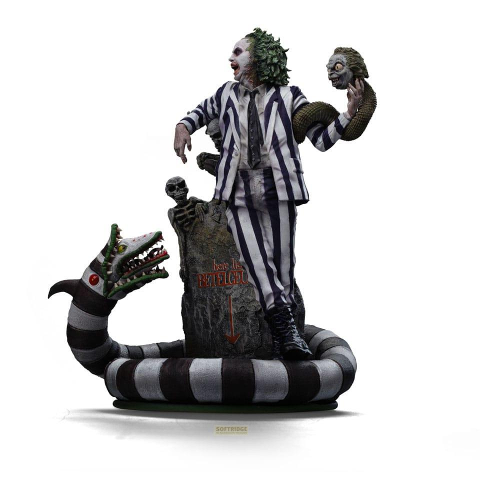 Figura di Betelgeuse con serpente e lapide. Sfondo bianco.