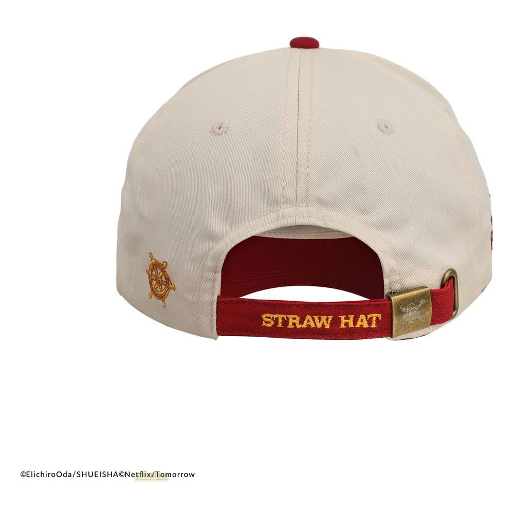 Una gorra color crema con banda roja y texto "STRAW HAT".