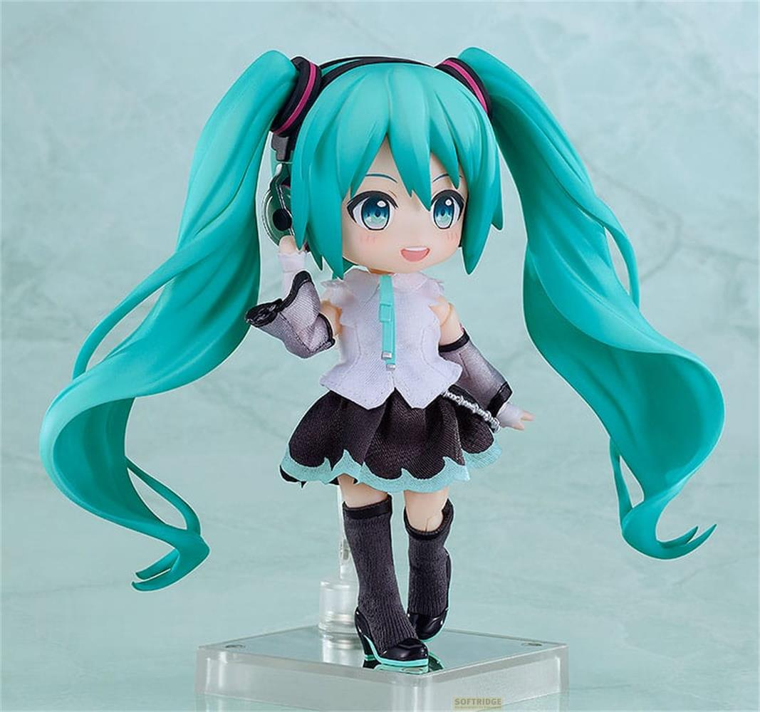 Figura Nendoroid di Hatsune Miku con codine turchesi, top bianco e gonna nera.