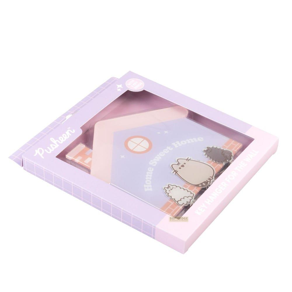 Colgador de llaves Pusheen con diseño de casa, tres gatos y texto "Home Sweet Home".