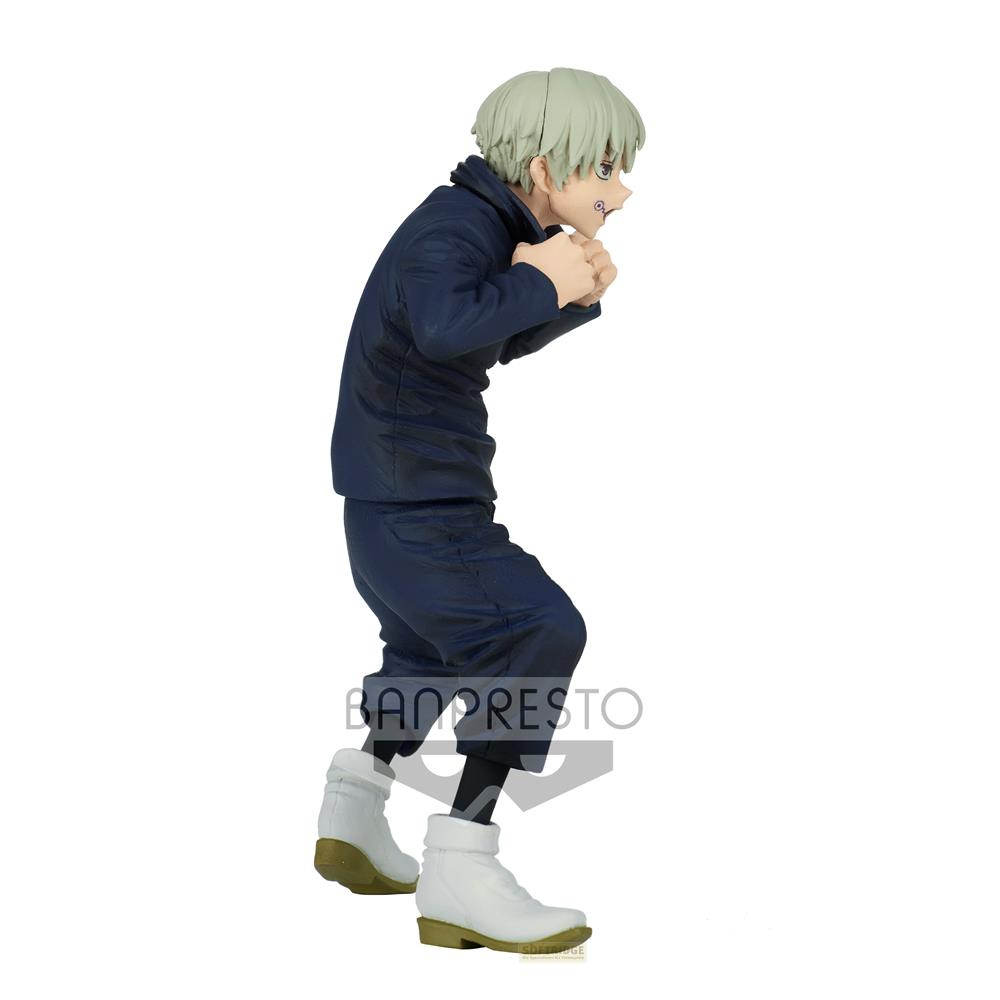 Una figura de pelo verde claro en uniforme oscuro lleva botas blancas.