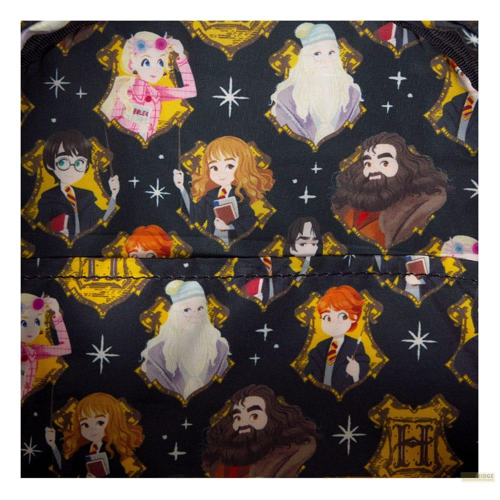 Presenta personajes de Harry Potter sobre fondo negro con escudos dorados y estrellas.