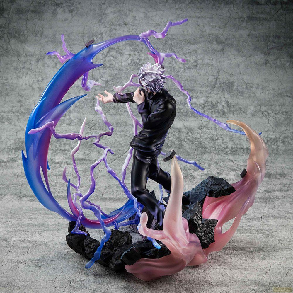 Figura de un hombre con cabello blanco vestido de negro, rodeado de energía púrpura y azul.