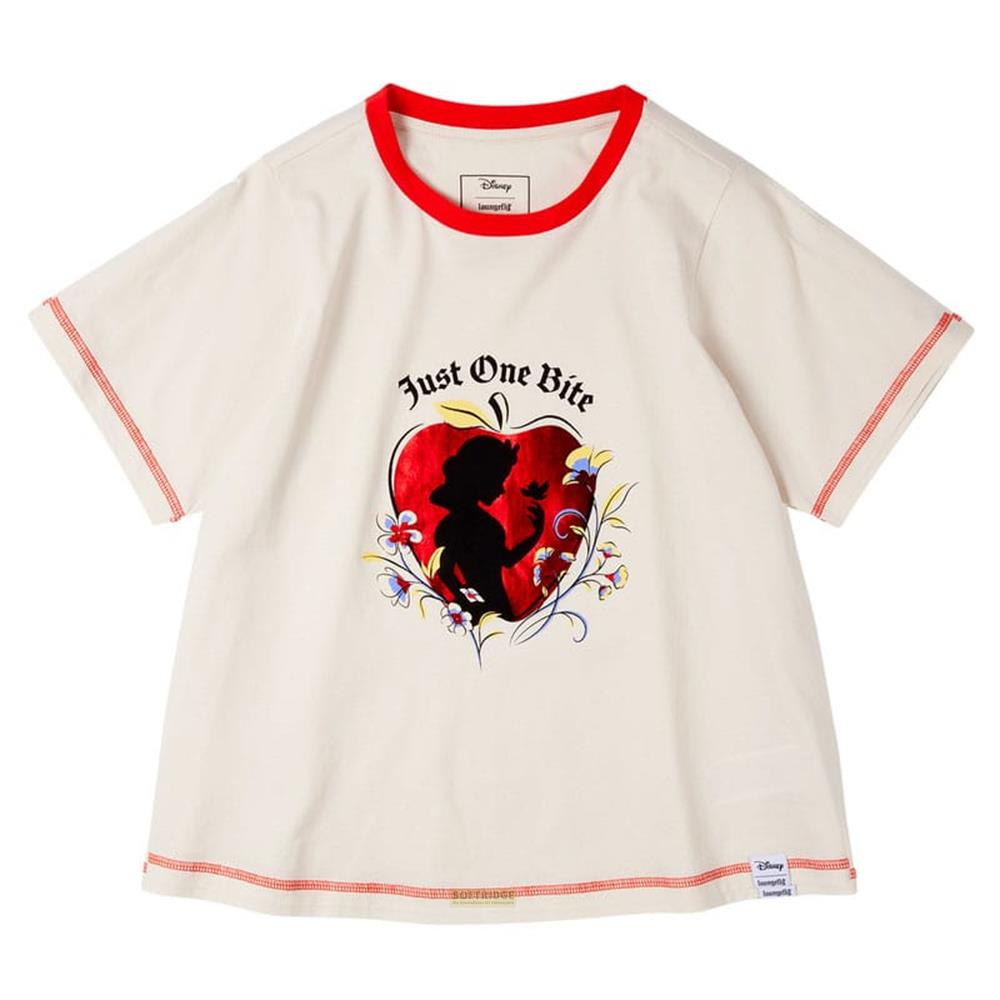 Ein weißes T-Shirt mit rotem Kragen, das einen roten Apfel mit einer Schneewittchen-Silhouette zeigt.
