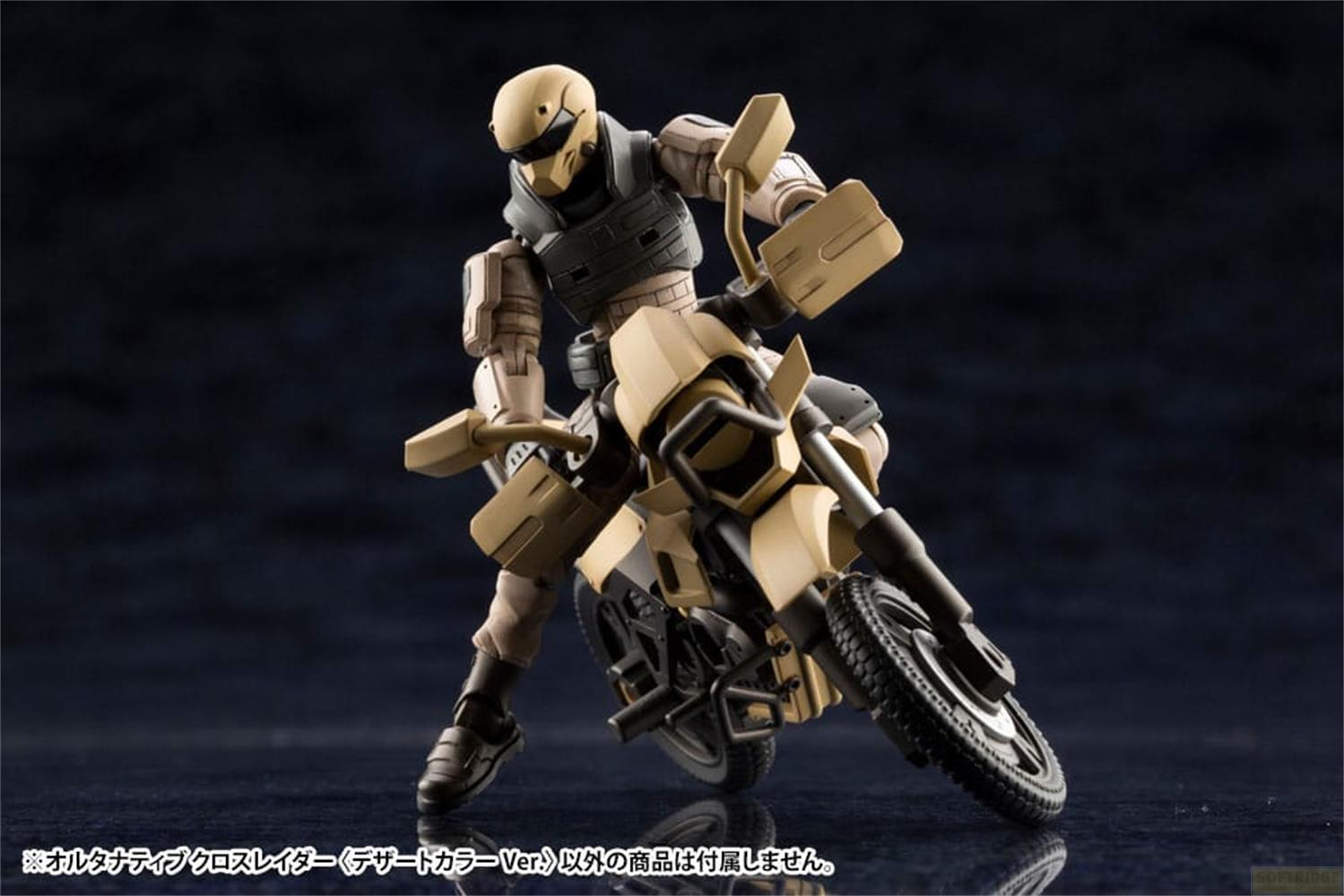 Une figurine en tenue désert monte une moto beige.