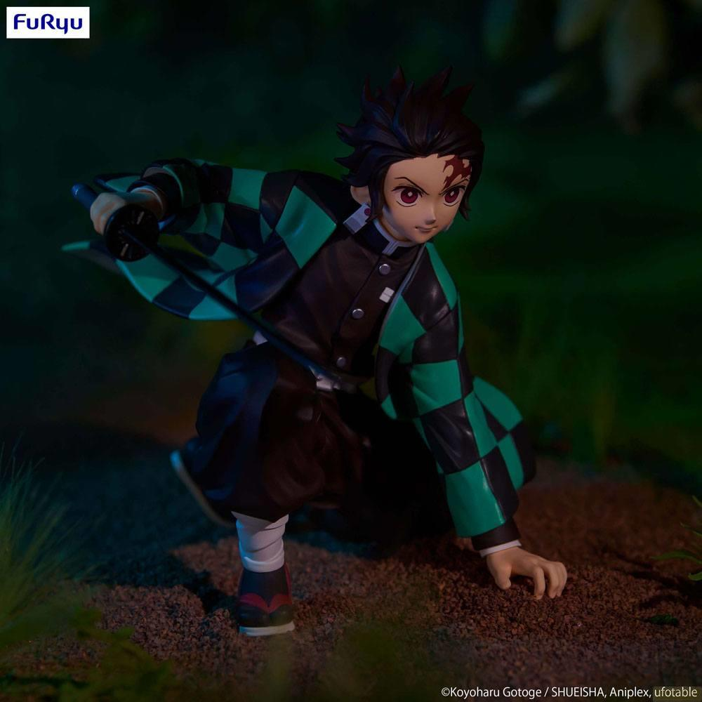 Eine Figur von Tanjiro Kamado, die sich kauert, hält ein Schwert.