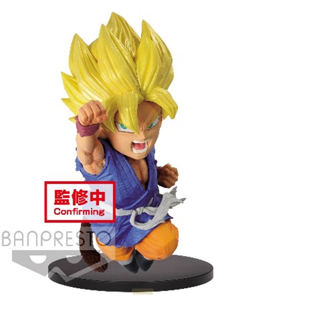 Eine Figur von Goku mit gelben Haaren, blauem Oberteil und orangefarbener Hose.