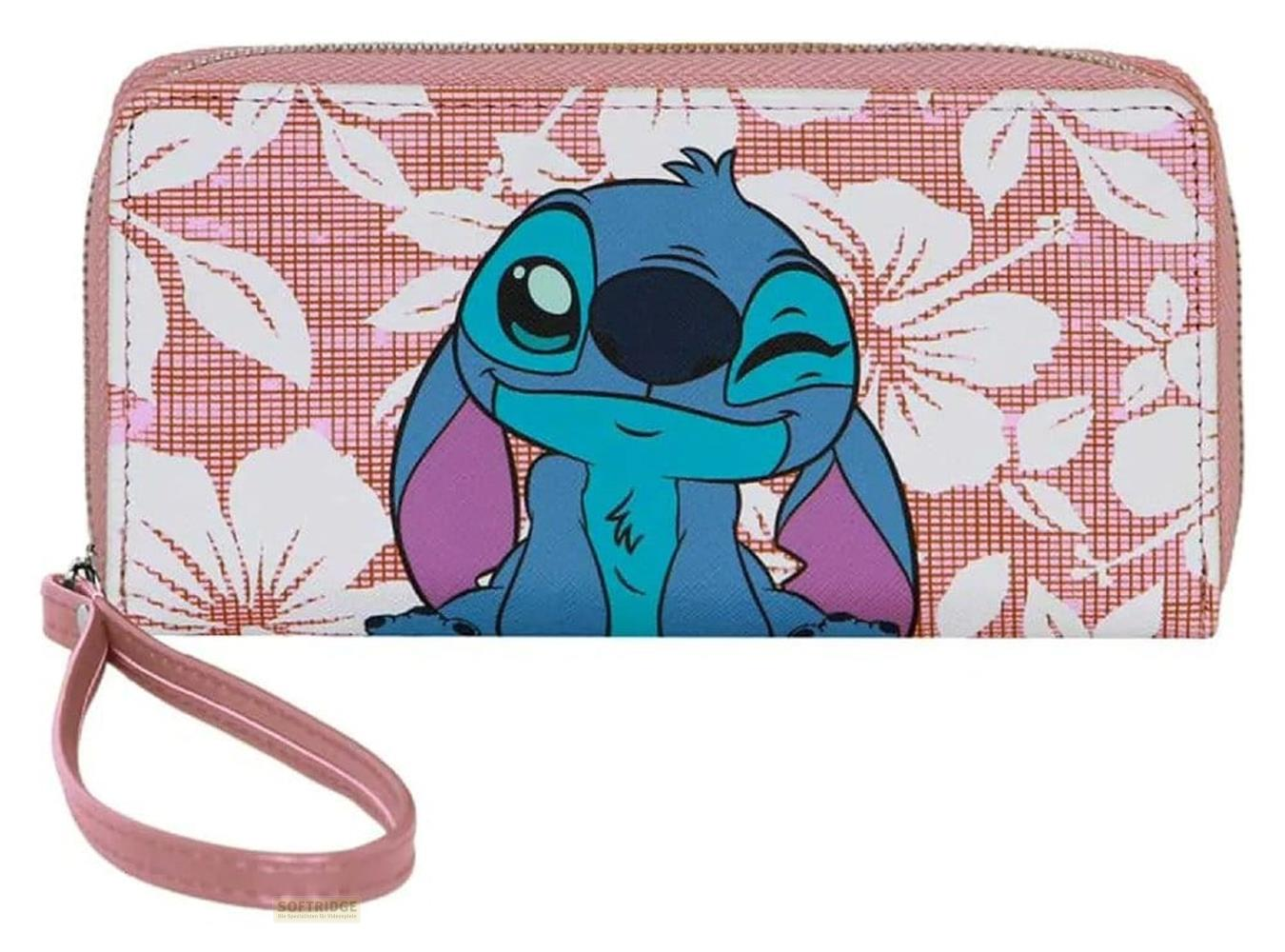 Un Stitch azul guiña un ojo en una cartera rosa con estampado floral y correa.