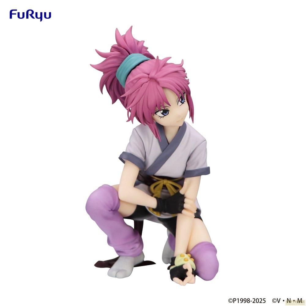 Una figura de anime con pelo rosa, en pose agachada. Lleva top blanco y pantalones morados.