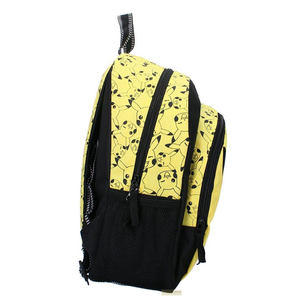 Mochila amarilla con estampado de Pikachu negro, cremalleras negras y bolsillos de malla.
