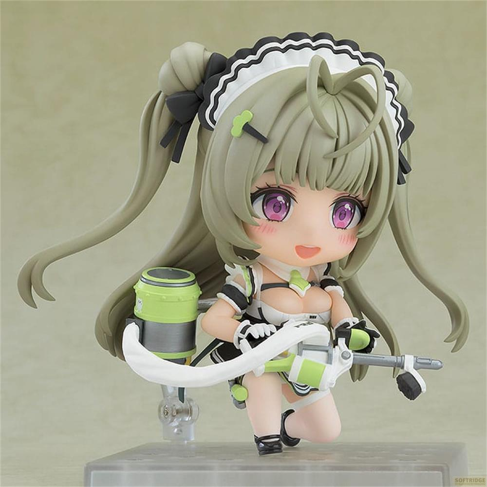 Figura anime con capelli verde chiaro, occhi viola, abito da cameriera, tiene un'arma.