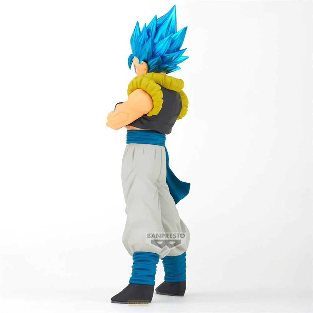 Una figura de acción con pelo azul, chaleco amarillo, pantalones blancos y botas azules.