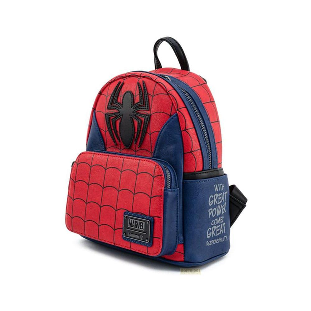 Una mochila roja y azul con diseño de telaraña y logo de Spiderman.