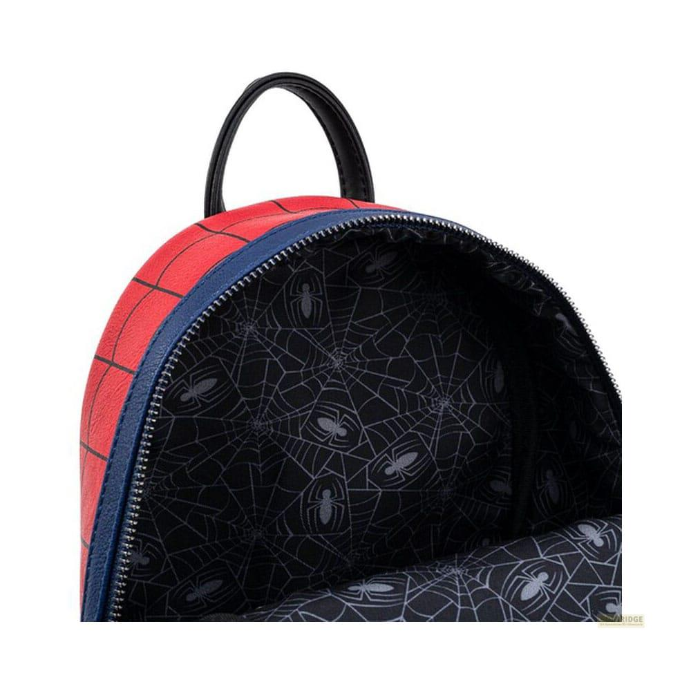 Mochila roja con estampado de telaraña por dentro y asa negra.