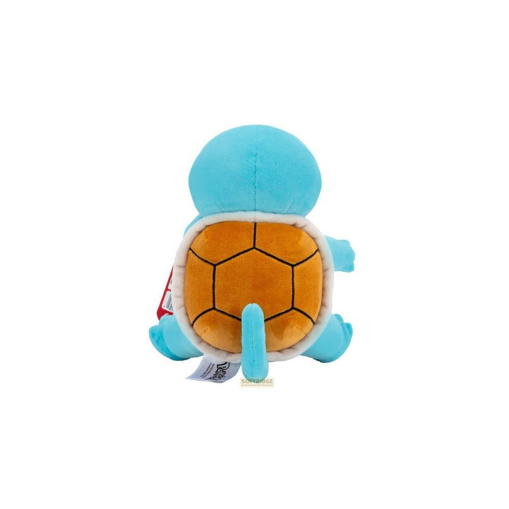 Un peluche blu di Squirtle con guscio marrone è seduto di spalle alla telecamera.