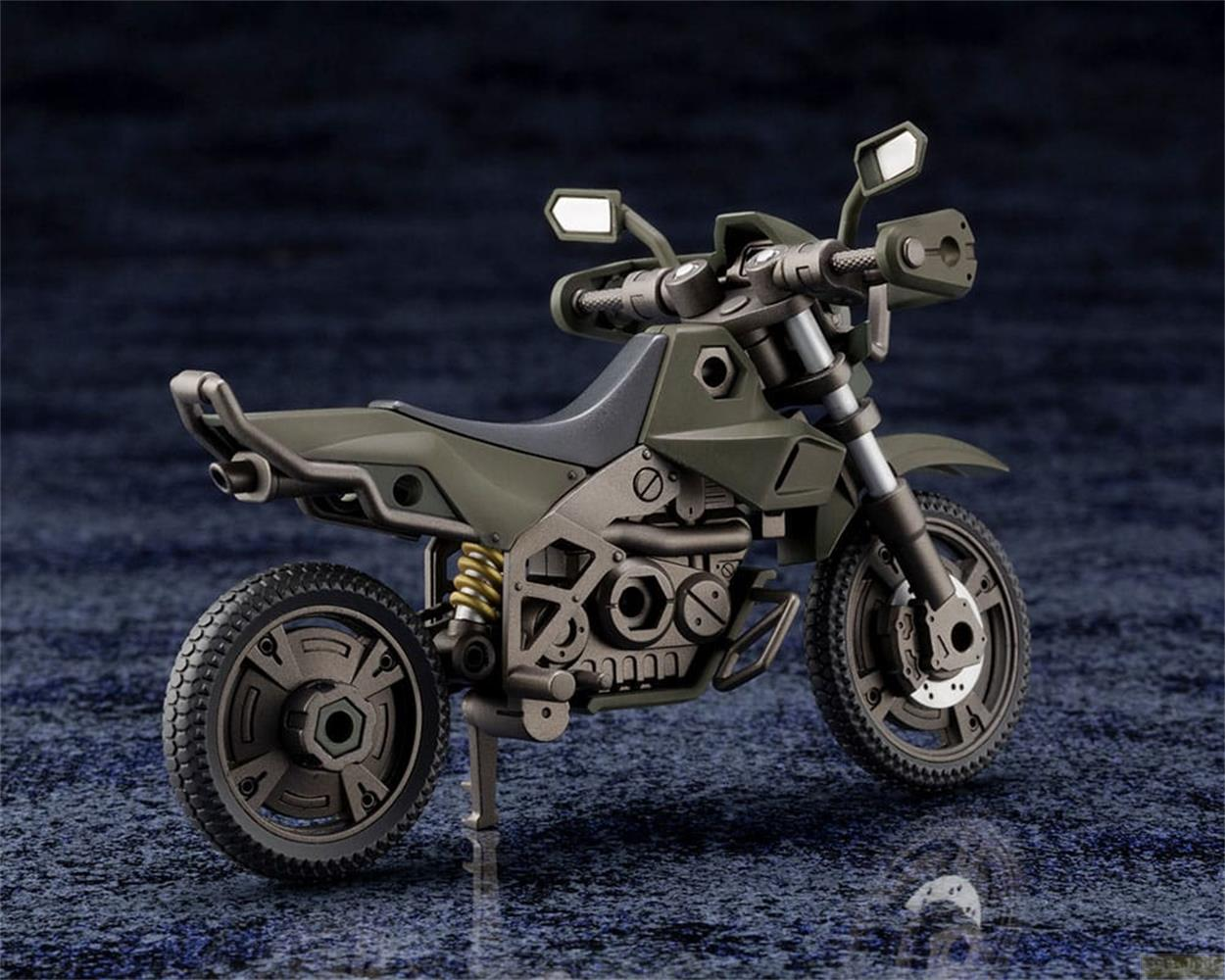 Une moto vert olive avec siège noir et détails argentés sur fond sombre.