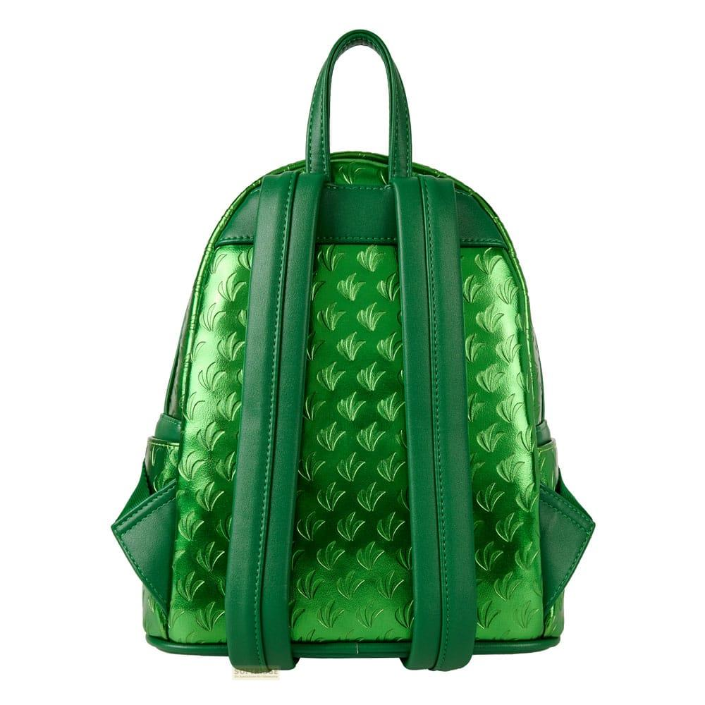 Una mochila verde con un patrón de escamas y correas ajustables.