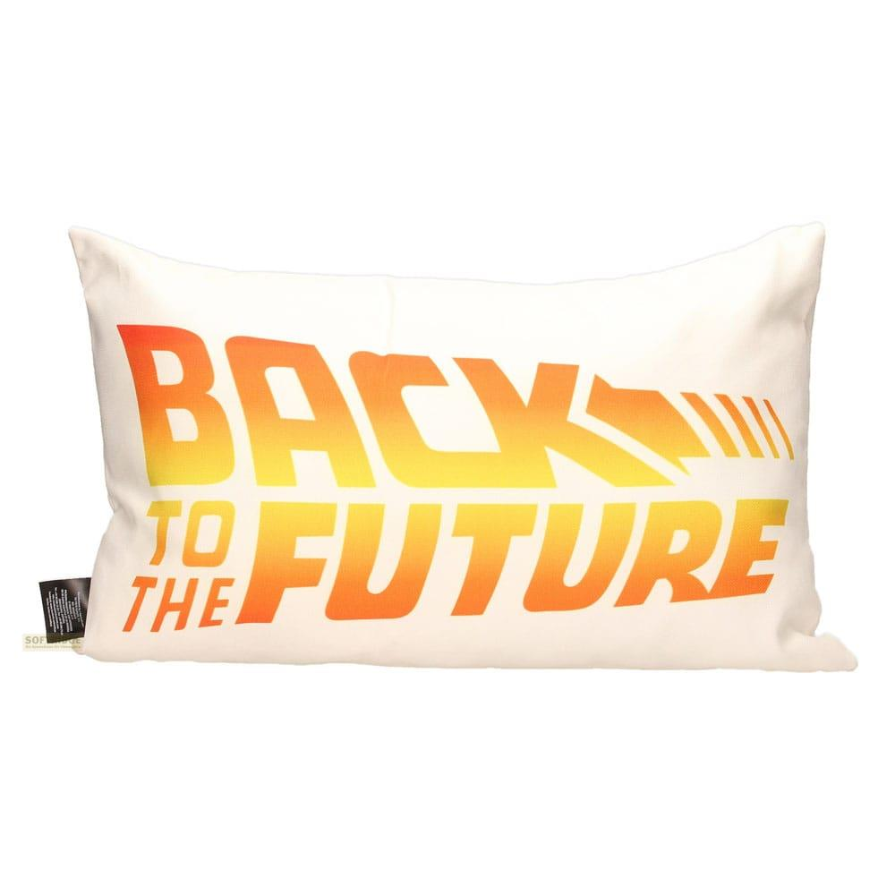 Un cojín blanco con el título "Back to the Future" en naranja y amarillo.