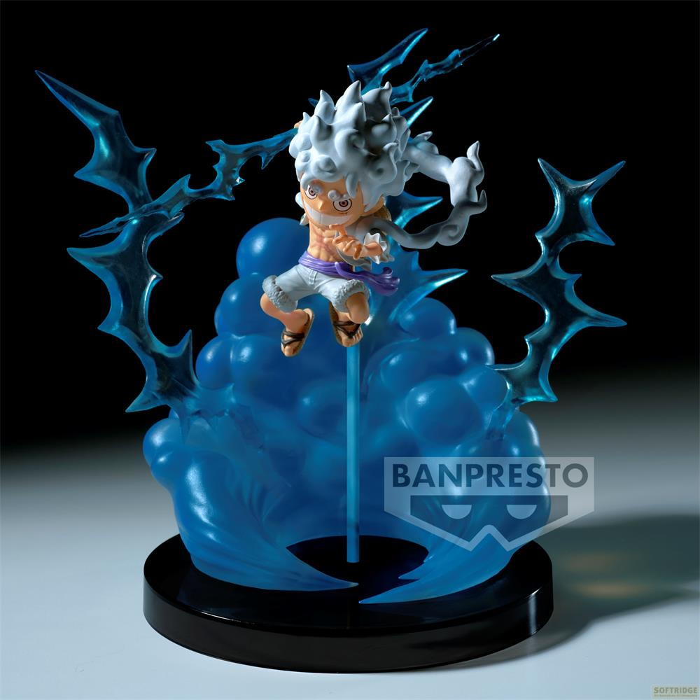 Una figura de Luffy con pelo blanco, sobre una base de nube azul.