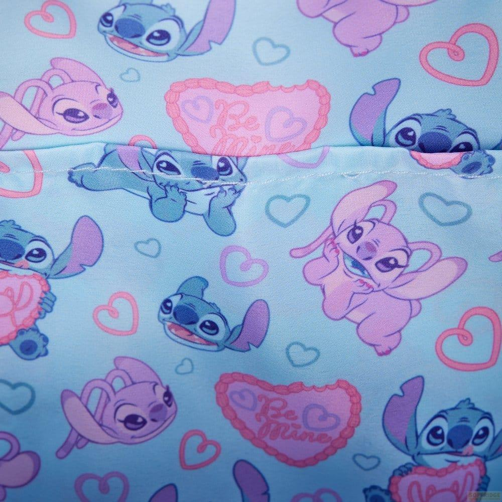 Tela azul con Stitch y Scrump en rosa y morado, corazones y texto 'Be Mine'.