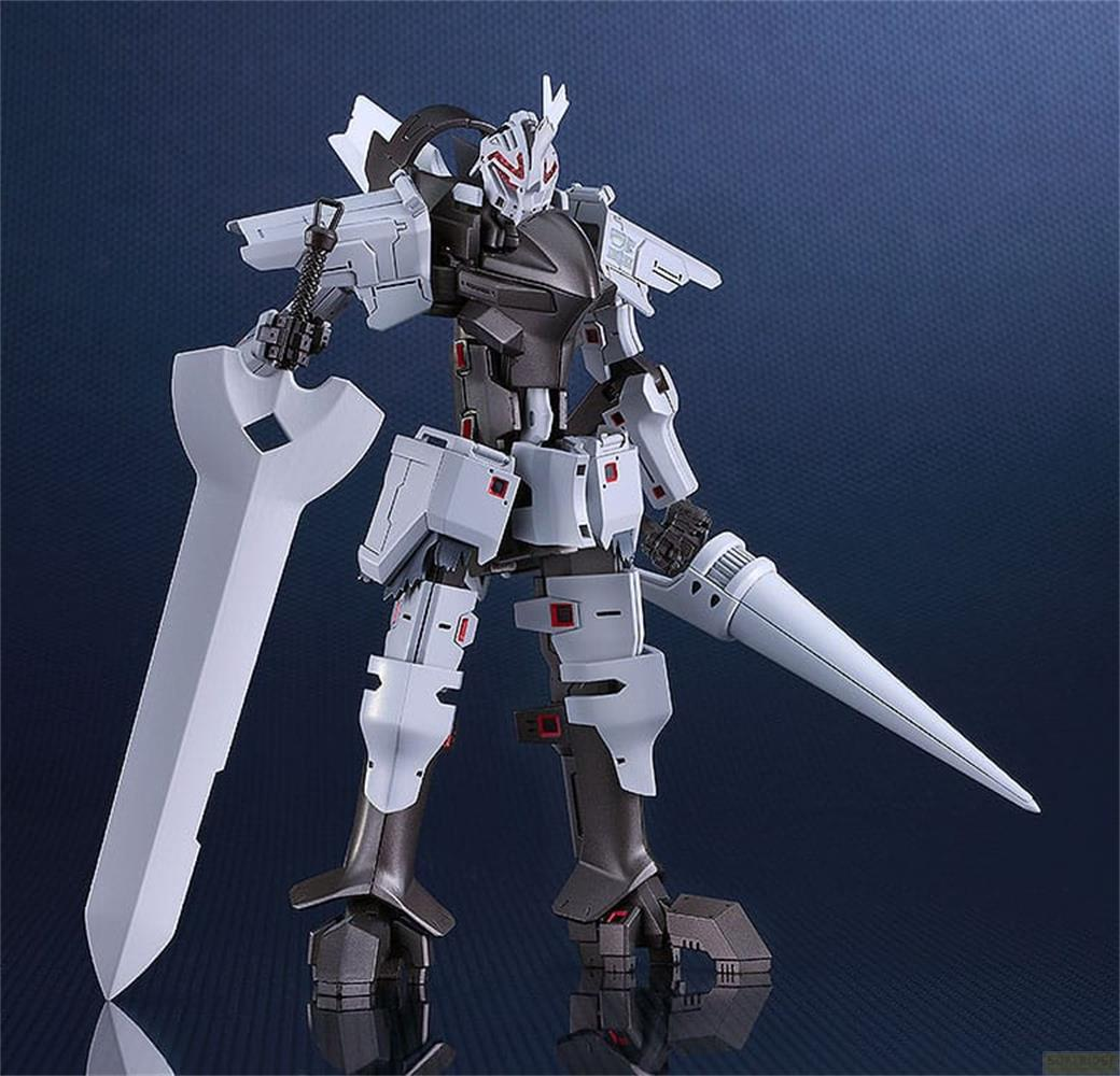 Un robot blanc et gris tenant deux armes, sur fond bleu foncé.