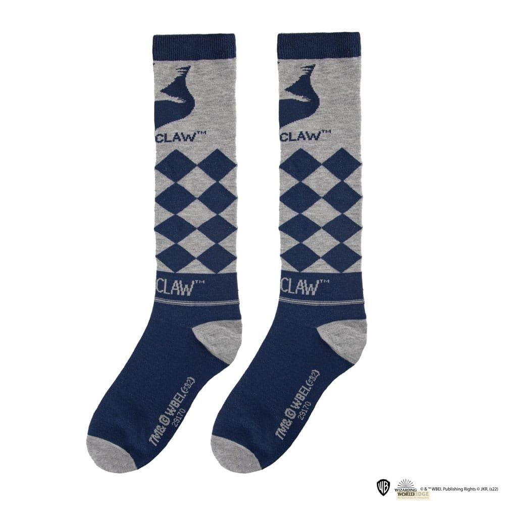 Calcetines grises y azul marino con cabeza de grifo y rombos.