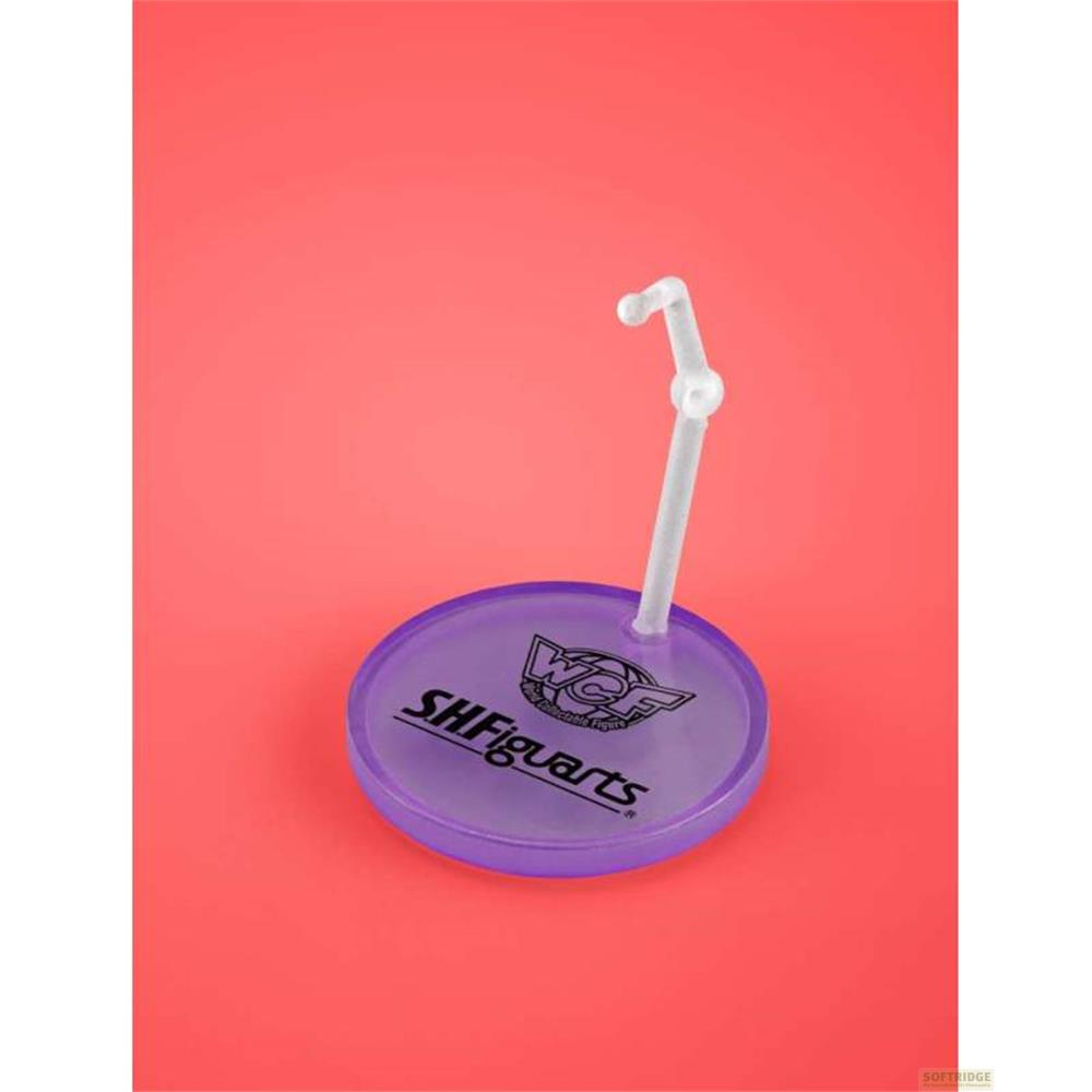 Un soporte morado para figura de acción con brazo blanco sobre fondo coral.