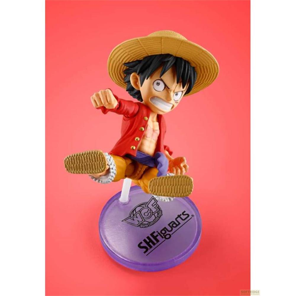 Figura de Luffy con sombrero de paja, chaqueta roja, pantalón amarillo.