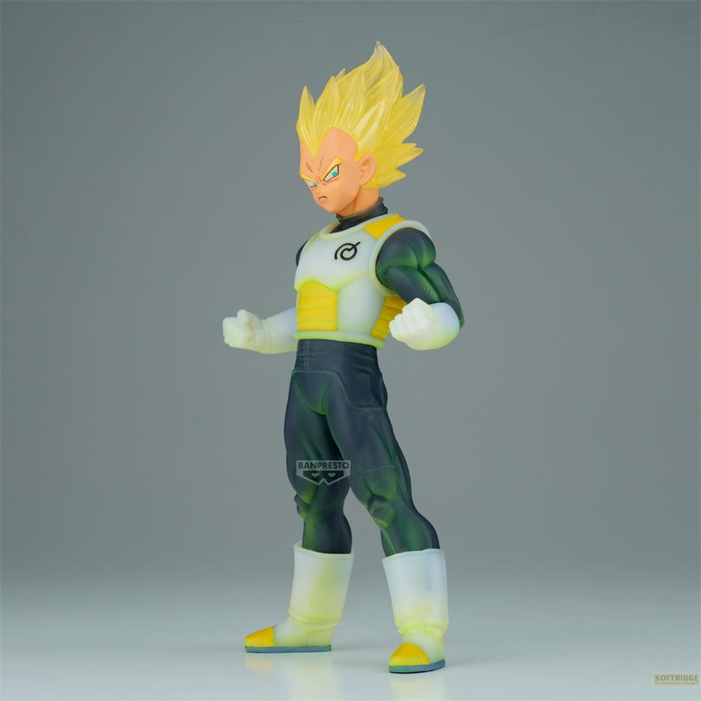 Una figura de Vegeta de Dragon Ball Z con cabello amarillo y ojos azules.