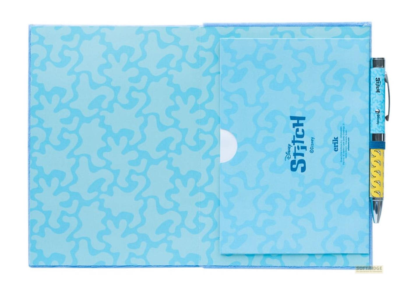 Un cuaderno azul claro con diseño de Stitch y un bolígrafo.