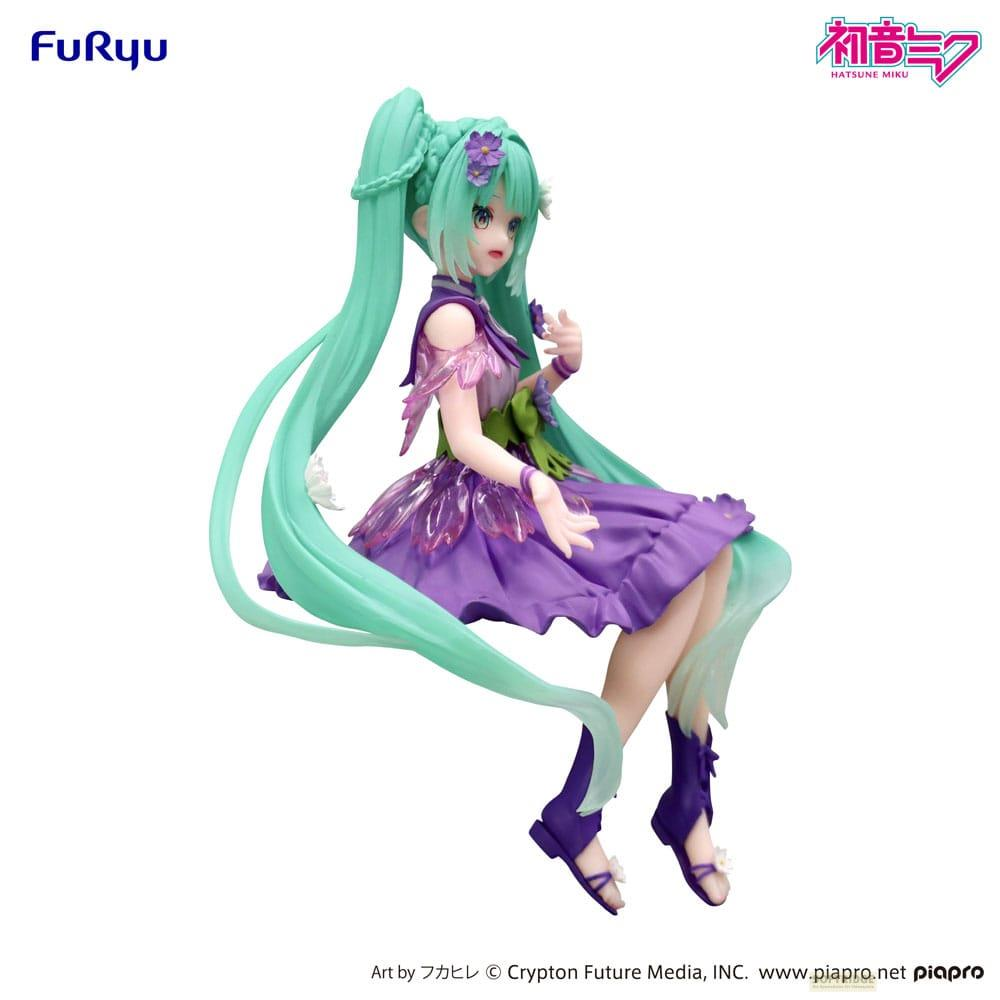 Figurine Hatsune Miku robe violette, cheveux verts, assise.