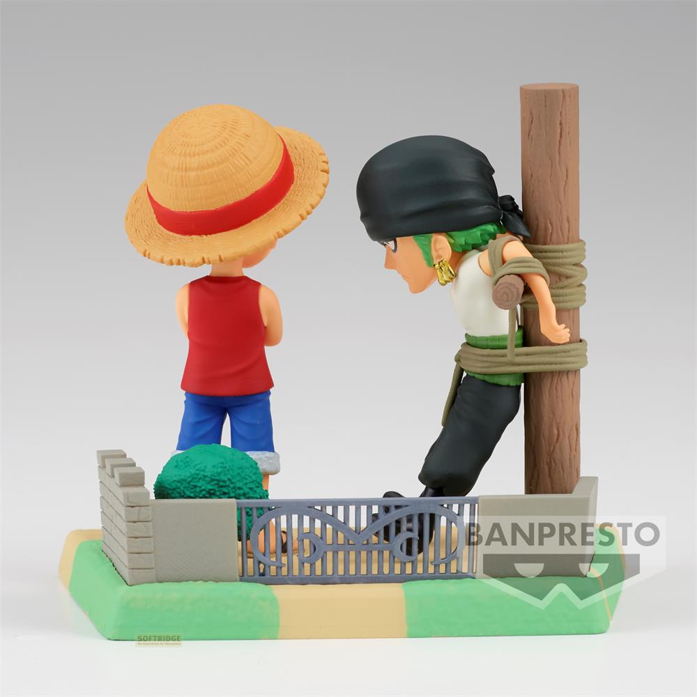 Dos figuras de anime: una de pie con sombrero de paja, la otra atada a un poste de madera.
