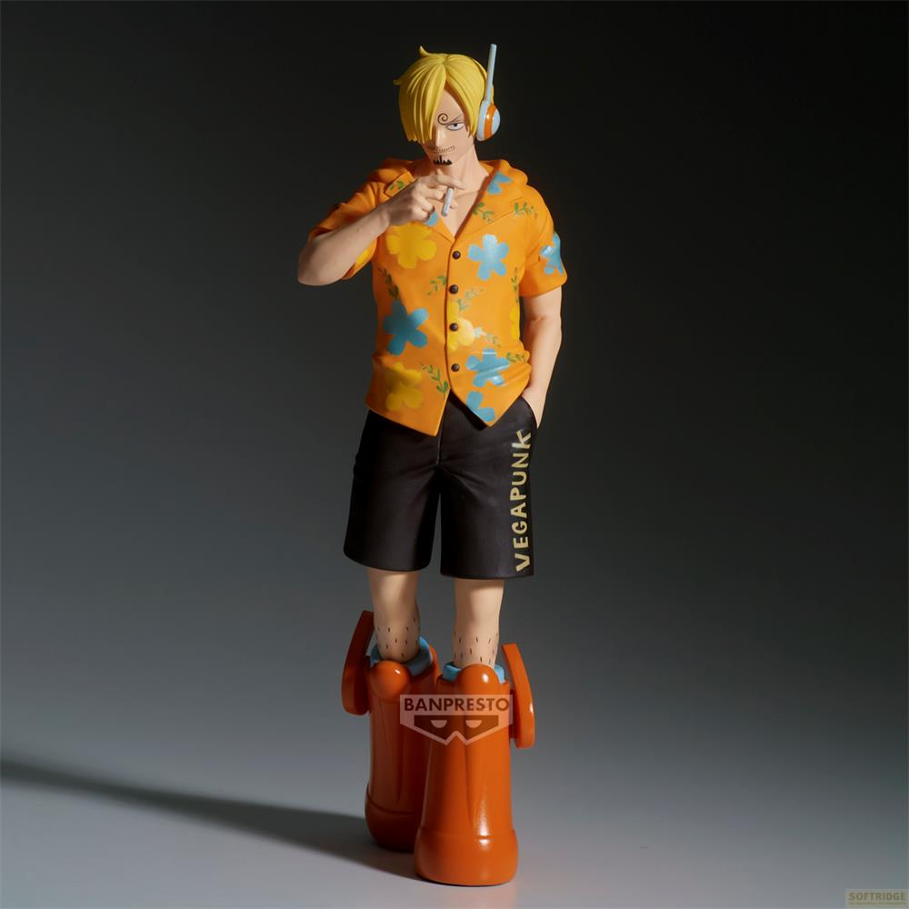 Una figura rubia lleva camisa naranja floral y pantalones cortos negros.