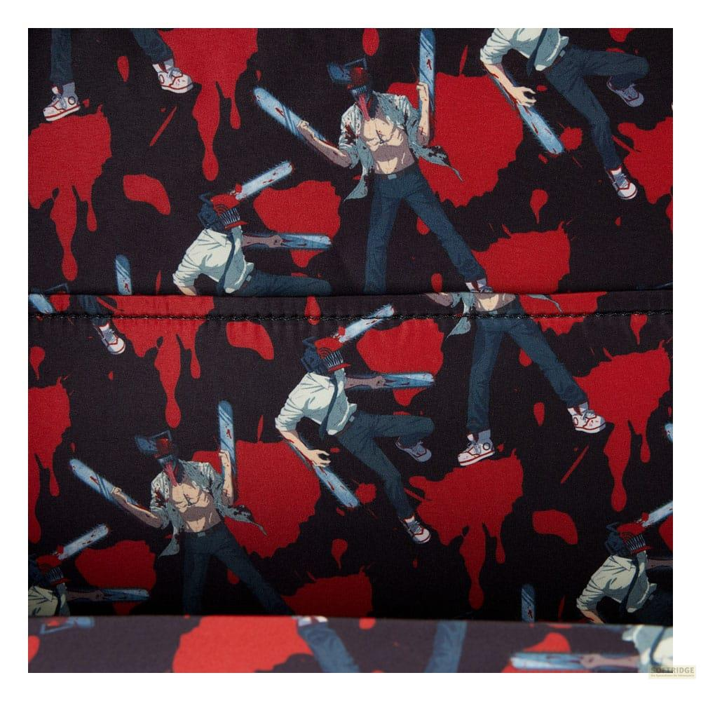 Patrón de personajes de anime con motosierras sobre fondo rojo sangriento.