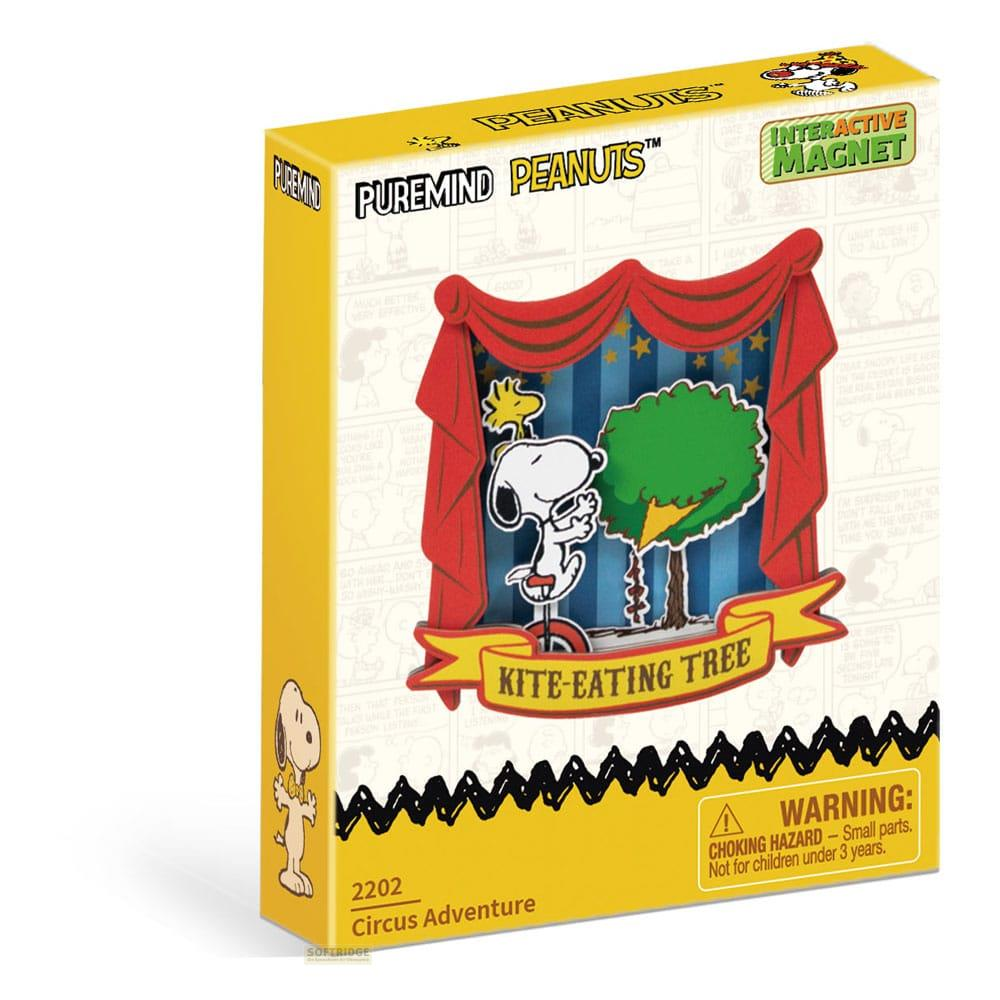 Peanuts-Box mit Snoopy und Woodstock vor einem Baum, "Kite-Eating Tree".