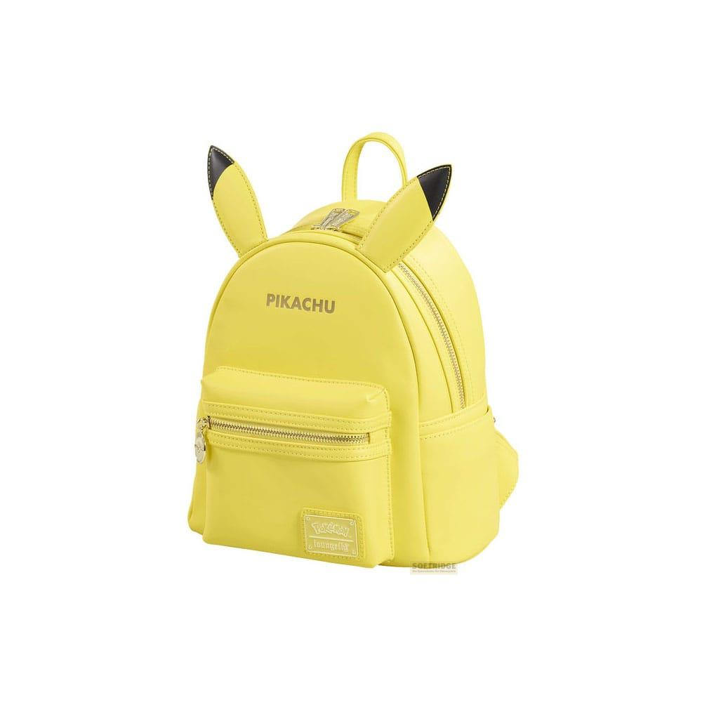 Una mochila amarilla con orejas de Pikachu y el texto "PIKACHU".