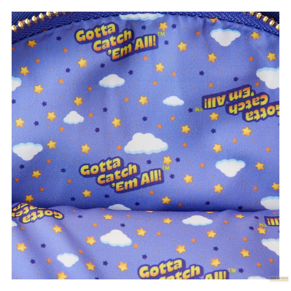Tela azul con nubes, estrellas y estampado "Gotta Catch 'Em All!".