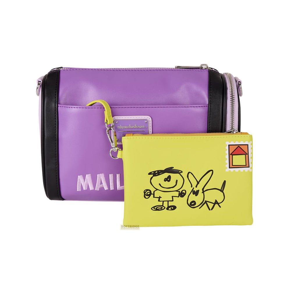Bolso morado con texto 'MAIL' y neceser amarillo con dibujos.