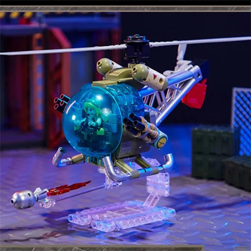 Un hélicoptère jouet avec un cockpit bleu et une figurine à l'intérieur.