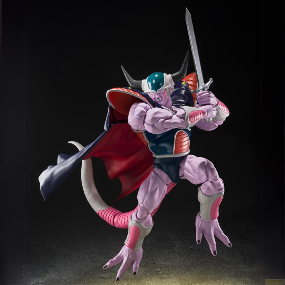 Una figura morada con cuernos, capa y espada en pose dinámica.