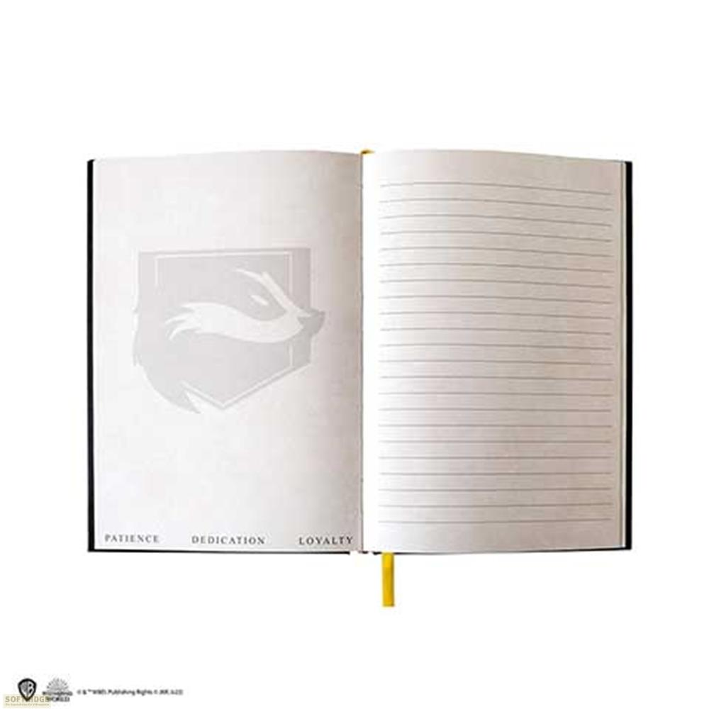 Ein offenes Notizbuch mit einem Wappen auf der linken Seite und linierten Seiten rechts.