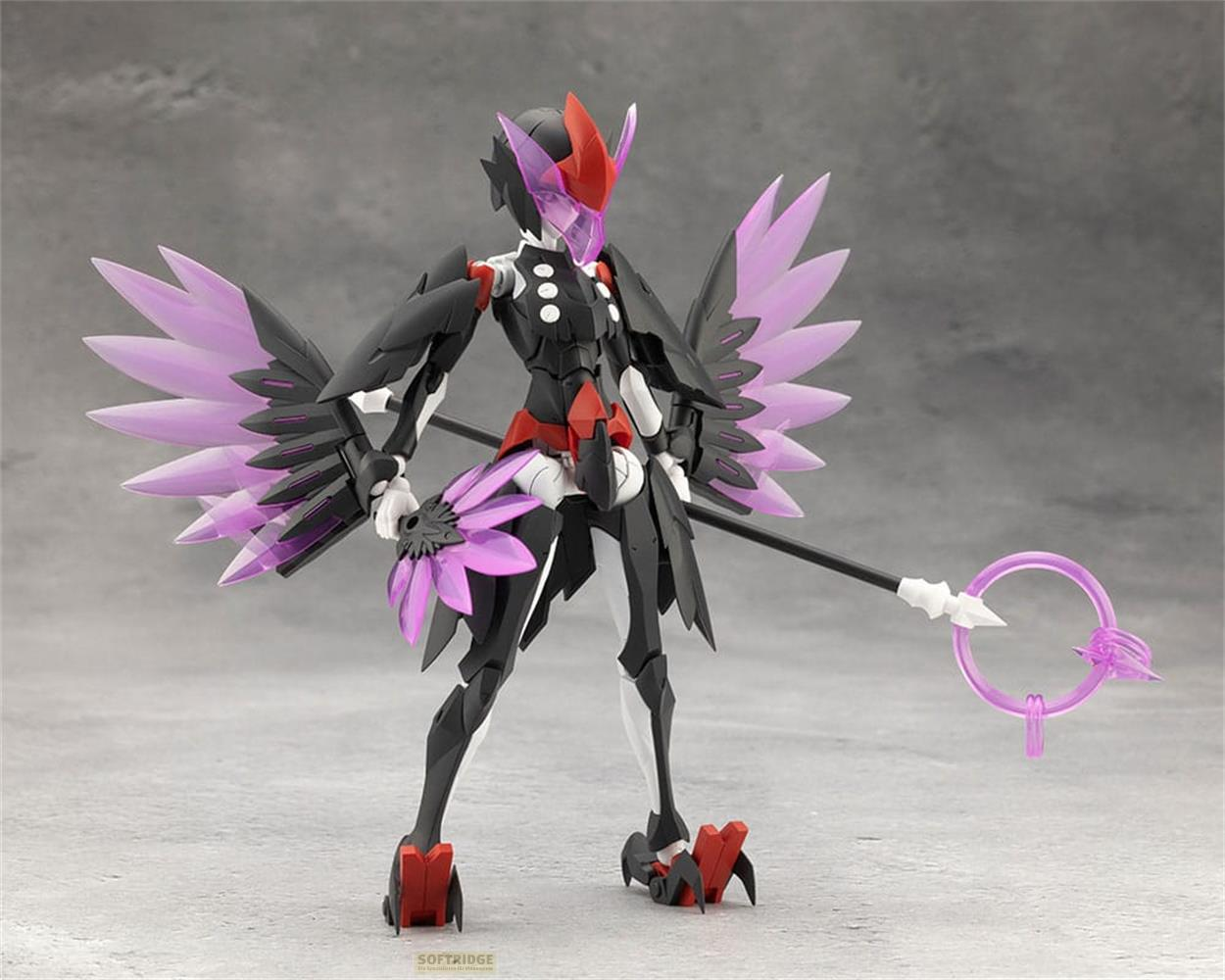 Une figurine noire et rouge avec des ailes violettes et un bâton tient une fleur.