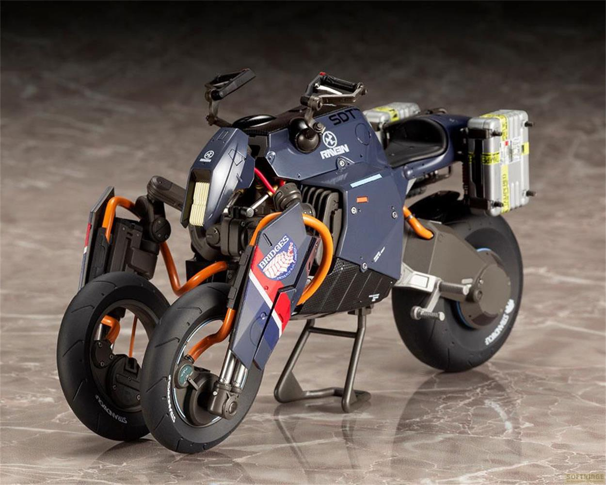 Une moto futuriste bleue à trois roues avec des conteneurs de fret à l'arrière.