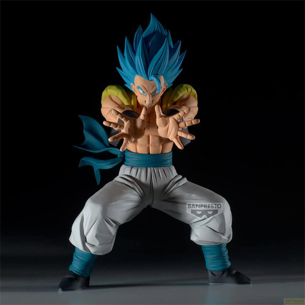 Gogeta Figur mit blauen Haaren und gelben Weste, in Kampfpose.