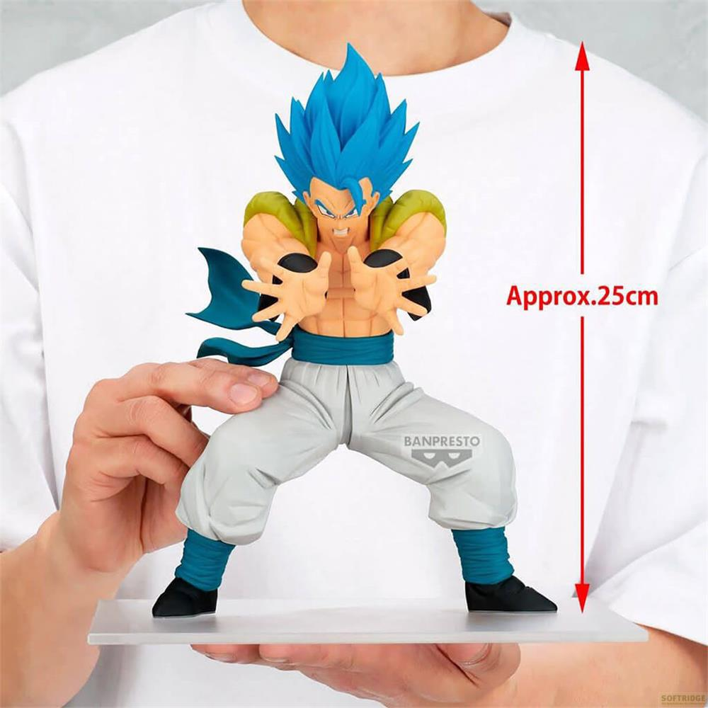 Eine Figur von Gogeta mit blauem Haar und gelben Akzenten, die eine Kampfpose einnimmt.