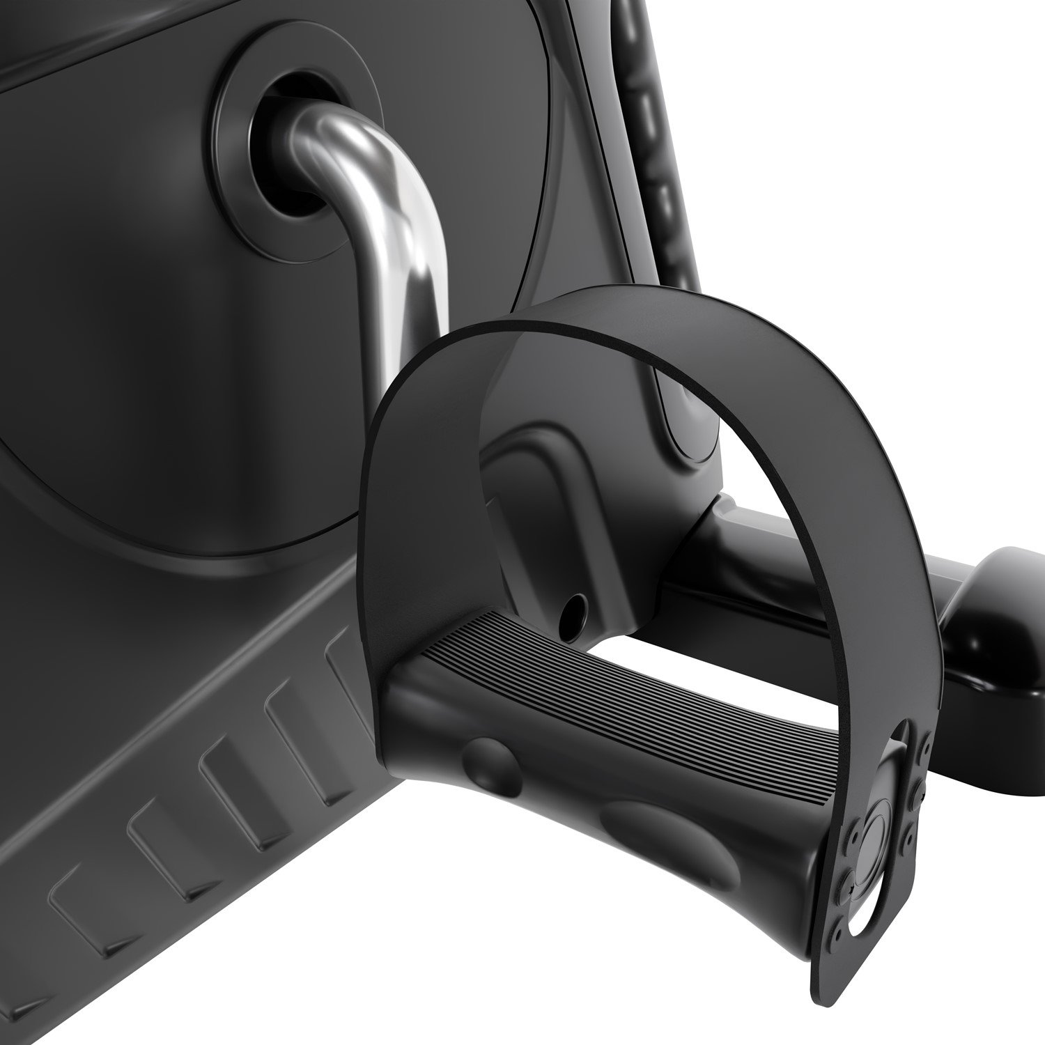 Nahaufnahme eines schwarzen Fahrradpedals mit einem Chromarm auf weißem Hintergrund.