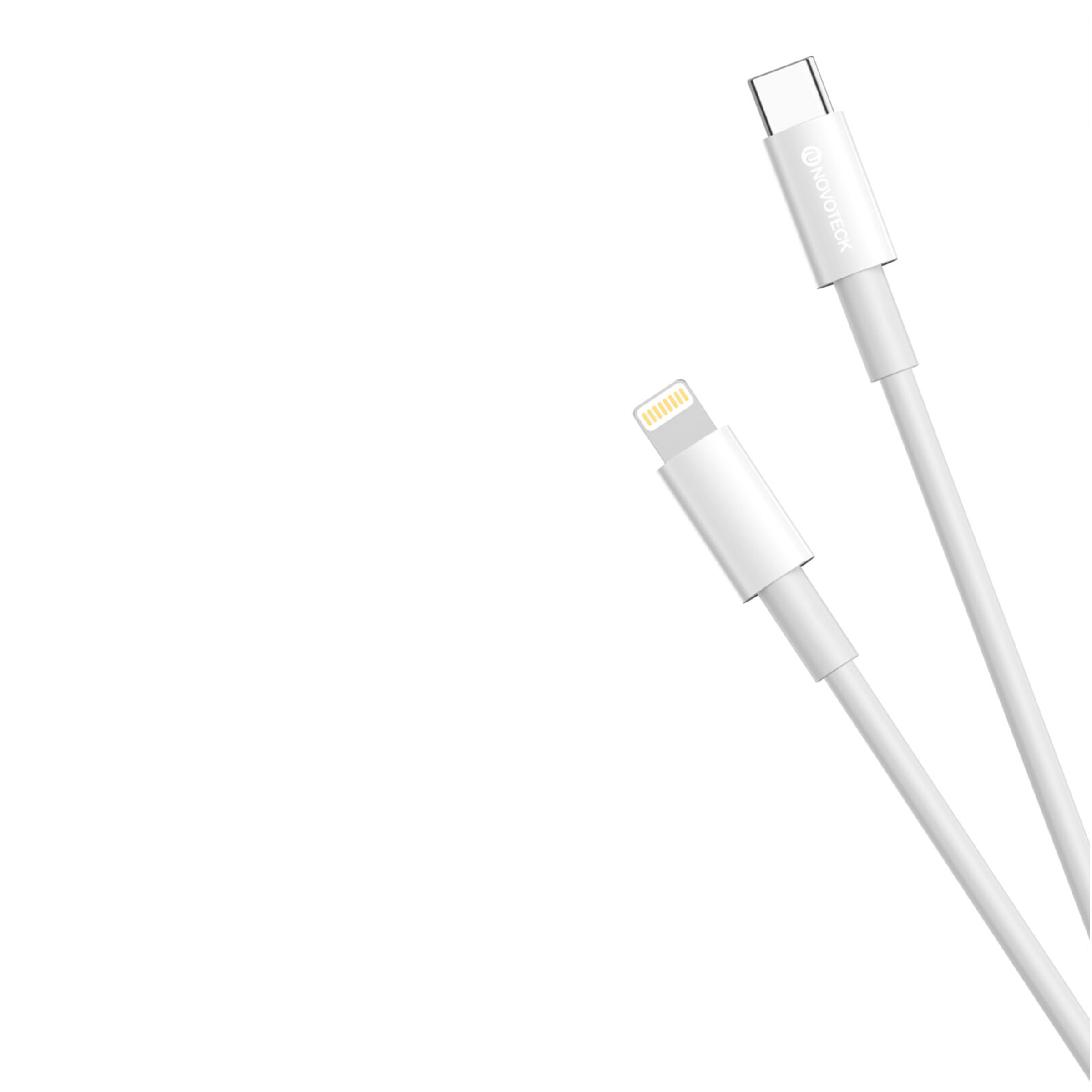 Un cavo USB-C e Lightning bianco su sfondo bianco.
