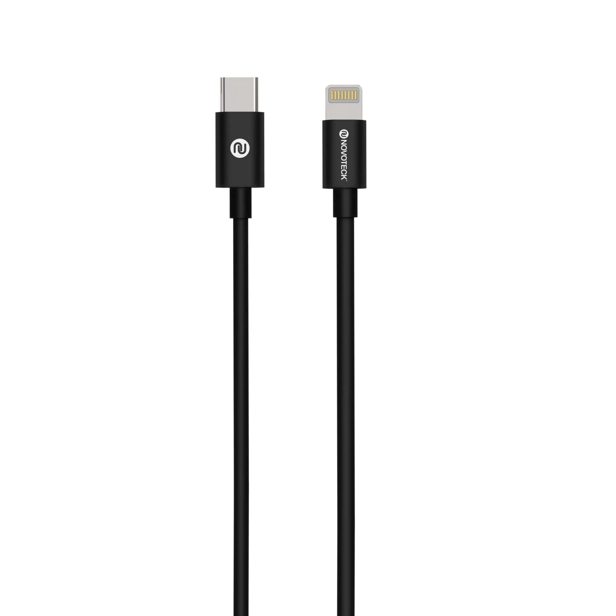 Un cavo USB-C nero e un cavo Lightning uno accanto all'altro su sfondo bianco.