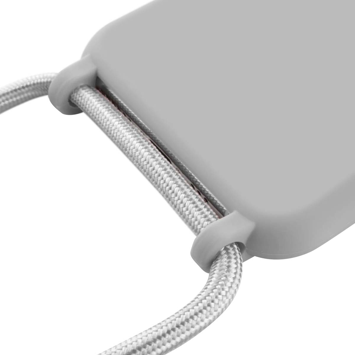 Funda gris para teléfono con cordón plateado pasado por presillas.