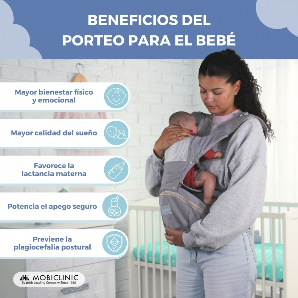 Mujer lleva bebé en portabebés gris. Texto lista beneficios de portear.
